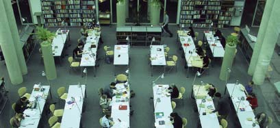 Bibliothek der Universität Warschau Biblioteka Uniwersytetu Warszawskiego Wissenschaftszentrum Kopernikus Centrum Nauki Kopernik Bildung und Hochschulen in Warschau Mit 80 Hochschulen ist Warschau