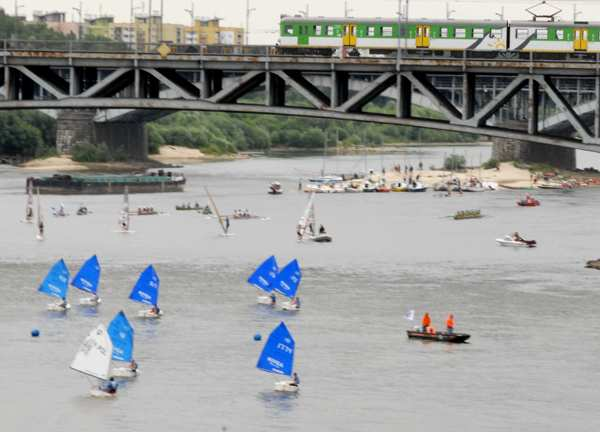 Święto Wisły 7 czerwca Wisła, Port i Cypel Czerniakowski, plaŝa na Saskiej Kępie Święto rekreacji i sportów wodnych w formie pikniku Pokazy motorowodne, biegi Dezet, biegi wioślarskie, zawody łodzi