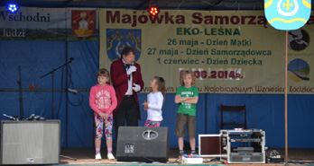 Na scenie zaprezentowały się dzieci i młodzież z występami wokalnymi.