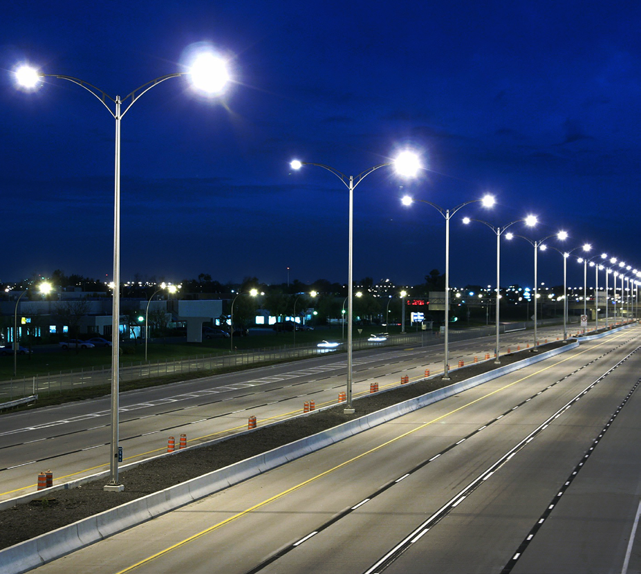 technologia LED w oświetleniu ulicznym Lampy uliczne LED Oświetlenie uliczne LED to najnowszy trend i technologia wykorzystująca najbardziej wydajne i trwałe elementy oświetlenia.