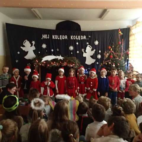Jasełka i wigilia szkolna Czas oczekiwania na Boże Narodzenie należy do najpiękniejszych w roku. Tradycją naszej szkoły są coroczne jasełka przygotowywane przez uczniów pod opieką nauczycieli.