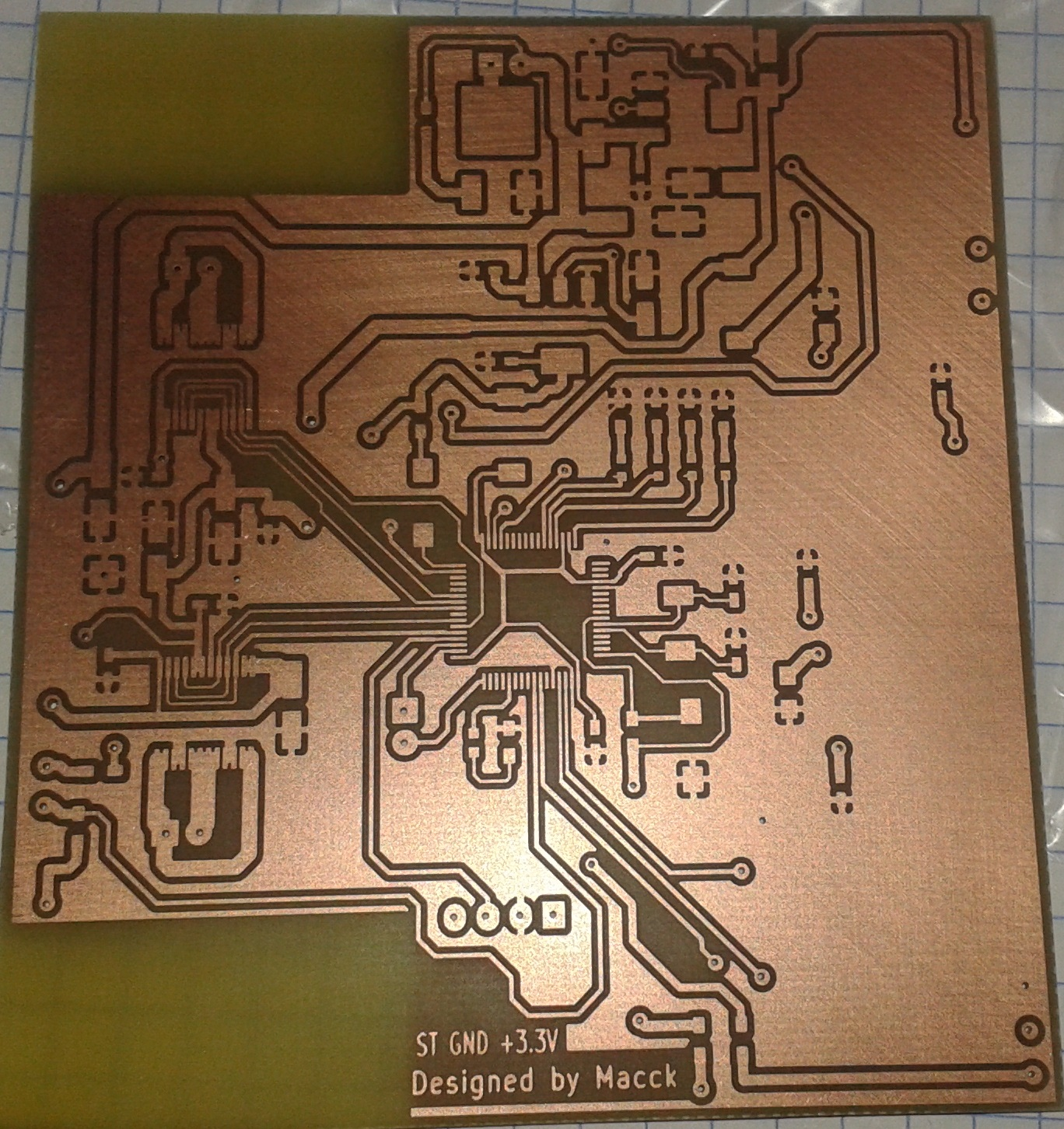 2.2 Elektronika 2 ROZWINIĘCIE 2.2 Elektronika Płytka z elektroniką została zaprojektowana w programie KiCAD.