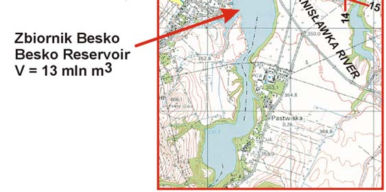 Zapora ma wysokość korpusu 38 m, długość w koronie 174,00 m i piętrzy wodę rzeki Wisłok do rzędnej 336,00 m n.p.m. (N.P.P.).