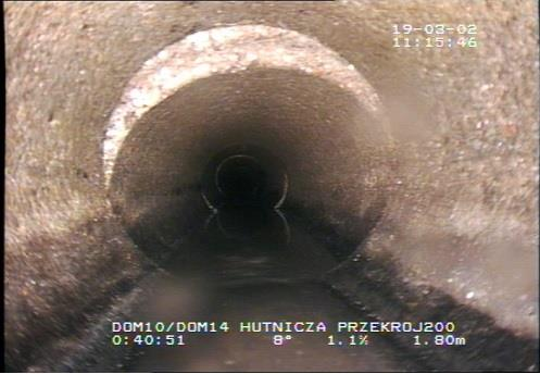 314 M. TARNOWSKI 2. AWARIE KANAŁÓW Awarie sieci i obiektów kanalizacyjnych powodują zaburzenia w prawidłowym działaniu danego systemu [4, 6].
