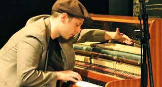 Søren Gundermann, geboren im märkischen Beeskow, lernte zunächst allein und dann bei Hans-Jürgen Taube, Iris Unger und Detlef Pauligk Klavier spielen.