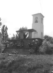 Kaplica cmentarna oraz grób w