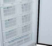 W wyposażeniu 7 półek rusztowych Statyczne chłodzenie wzdłuż półek W modelu ANS-600-C istnieje możliwość użycia plastikowych koszy, które ułatwiają przechowywanie produktów