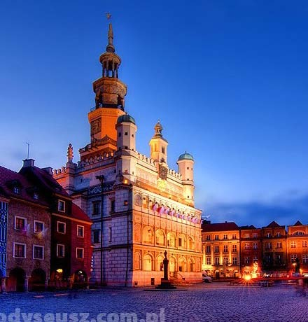 WYCIECZKI SZKOLNE 06 WYCIECZKI KRAJOWE DWUDNIOWE POZNAŃ ZAMKI WIELKOPOLSKI DNI Poznań Wyjazd w godzinach porannych.