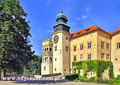 Zwiedzanie interaktywnego Muzeum Armii Krajowej przybliżenie losów żołnierzy polskich w czasie wojen. Kopiec Kościuszki wejście na szczyt najwyższego kopca w Krakowie, widok na miasto.