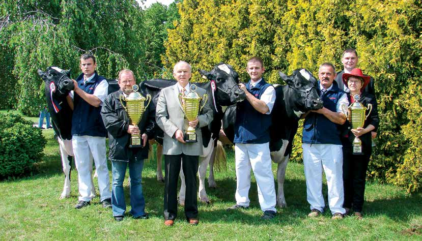 MLECZNA GALA 2015 KATEGORIA STAD LICZĄCYCH PRZECIĘTNIE OD 50,1 DO 150 SZTUK KRÓW MLECZNYCH IV MIEJSCE WYDAJNOŚĆ 12 669 KG MLEKA STADNINA KONI DOBRZYNIEWO SP. Z O.O. PREZES ZARZĄDU FELICJAN PIKULIK DOBRZYNIEWO, WOJEWÓDZTWO WIELKOPOLSKIE REGION OCENY BYDGOSZCZ PFHBiPM Stadnina Koni w Dobrzyniewie Sp.