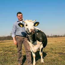 Hodowca ściśle współpracuje z Uniwersytetem Przyrodniczym w Lublinie, który prowadzi księgi hodowlane dla krów tej rasy.