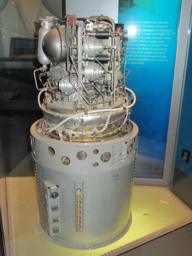 ma/cm2, moc maksymalna do 1,42 kw, 57 cm, wysokość 1,12 m i masa 110 kg.