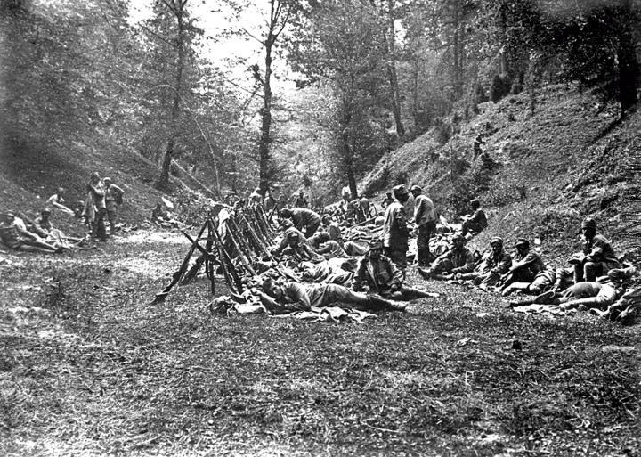 1 Kompania Kadrowa w granicach Kongresówki, biwak w okolicach Kielc, sierpień 1914 Baczność, prezentuj broń! W prawo patrz! Zakomenderował Kasprzycki, witając w ten sposób Królestwo.