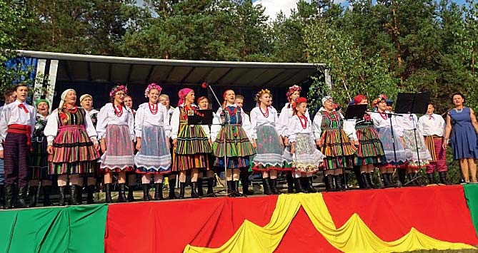 KULTURA X Święto Ciebłowic 2015 X jubileuszowe Święto Ciebłowic odbyło się 5 września 2015 r. na stadionie piłkarskim.