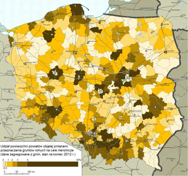 Ryc. 2.7. Zmiany przeznaczenia gruntów rolnych na cele nierolnicze w powiatach w końcu 2012 r.