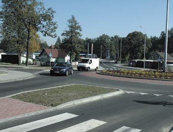 stronie rzeki do ul. Batorego, a po prawej stronie rzeki do ul.