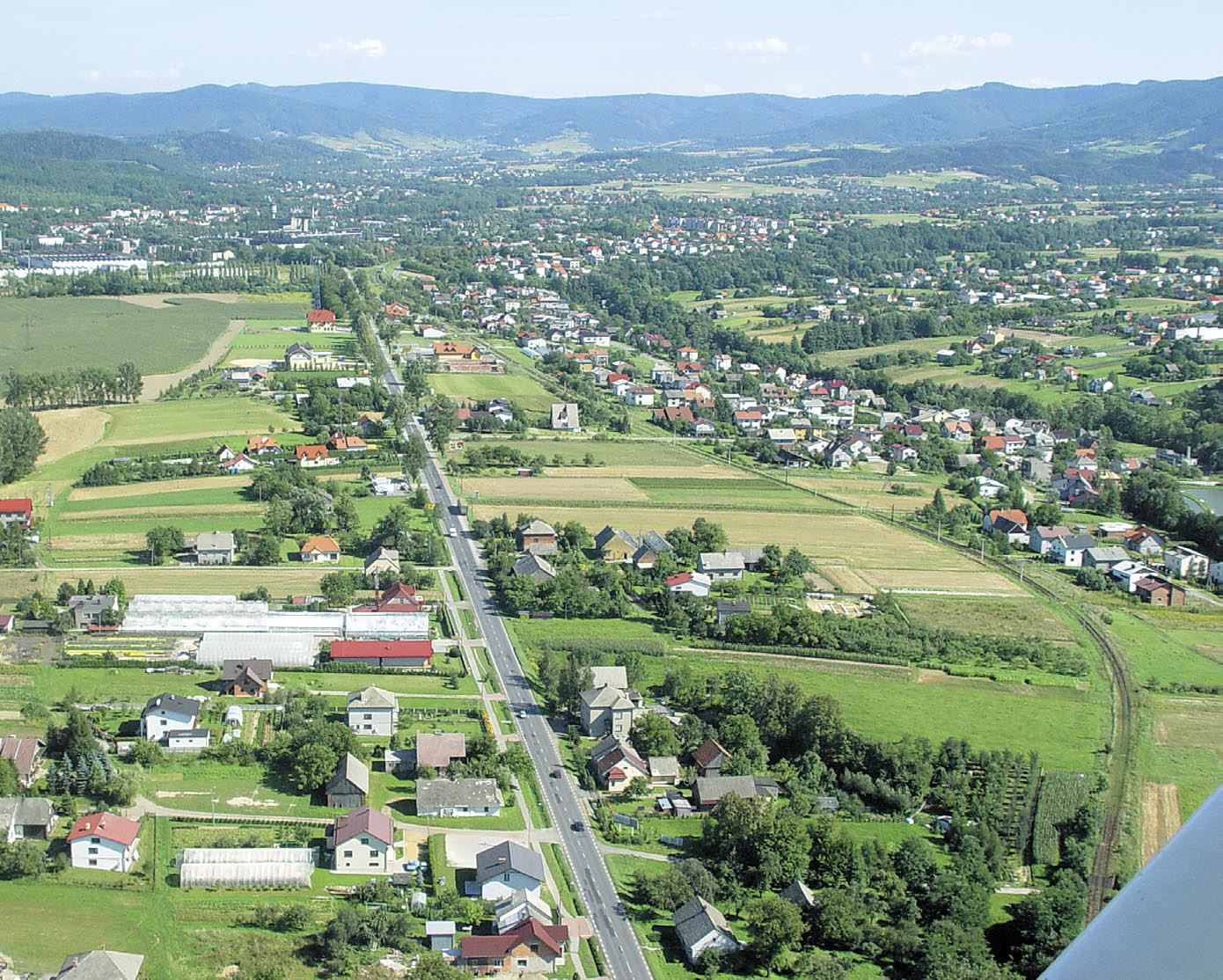 ANDRYCHÓW 2 ANDRYCHÓW gmina miejsko-wiejska o powierzchni 100,6 km 2, w tym na obszar miasta przypada 10,3 km 2.