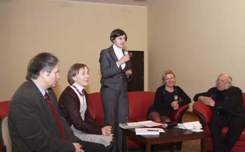 În timpul dezbaterilor, organizatorii ediţiei a 25-a festivalului Întâlniri Bucovinene au fost primiţi de Tradycyjne na początku każdego roku odbywa się spotkanie