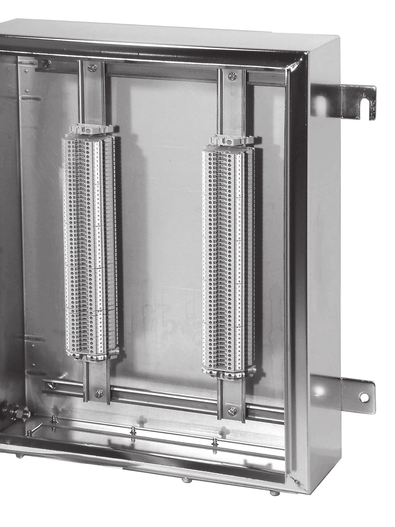 SKRZYNKI ZACISKOWE W WYKONANIU PRZECIWWYBUCHOWYM Wersja wykonana ze stali nierdzewnej dla stref 1 i 21 Wszystkie skrzynki zaciskowe wykonane ze stali nierdzewnej (AISI 316 L) zaprojektowane zostały w