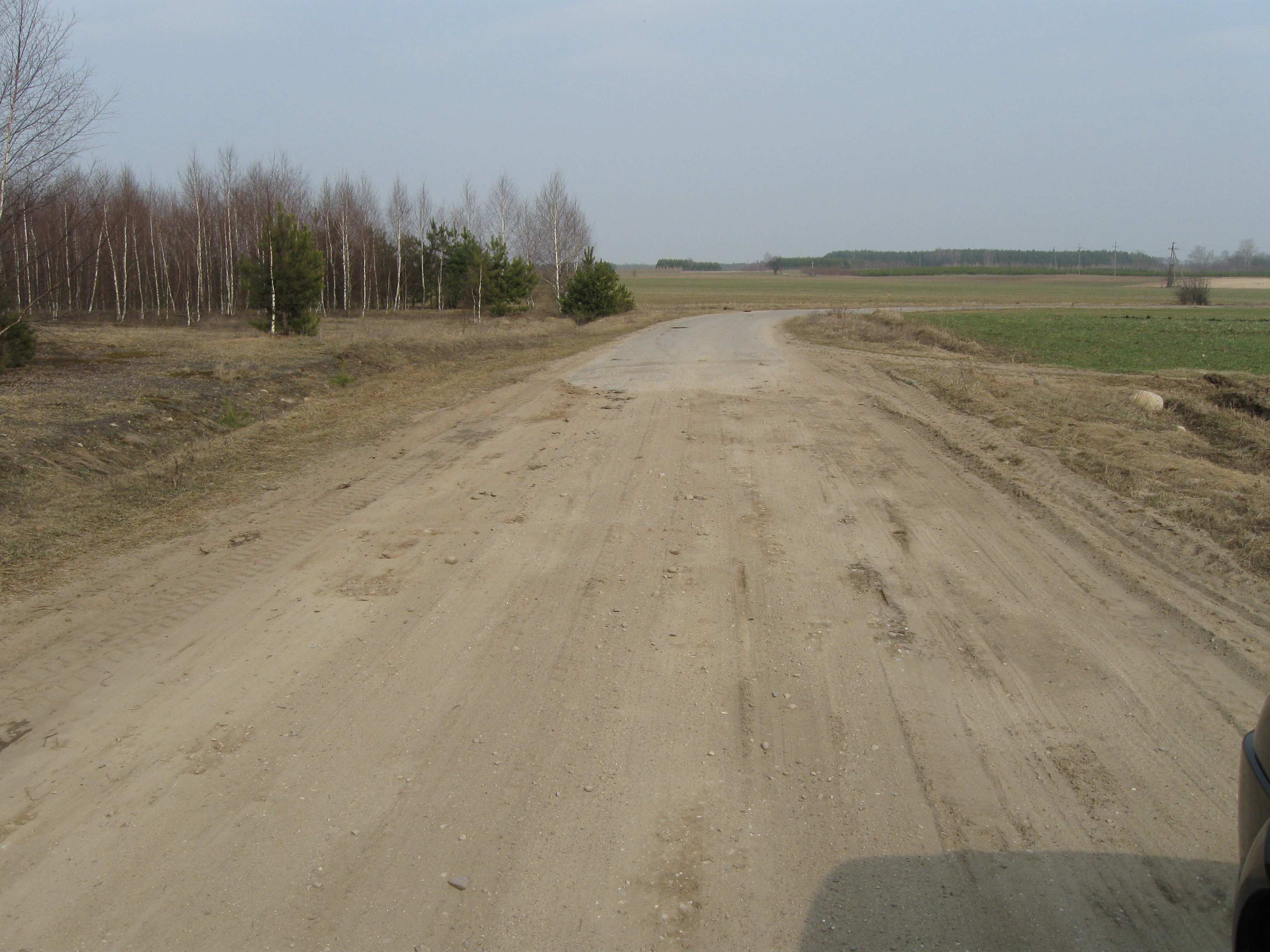 fot.3 droga gminna w km 2 + 088,50 Zainwestowanie: W obrębie inwestycji zlokalizowana jest: - zabudowa mieszkaniowo - gospodarcza,