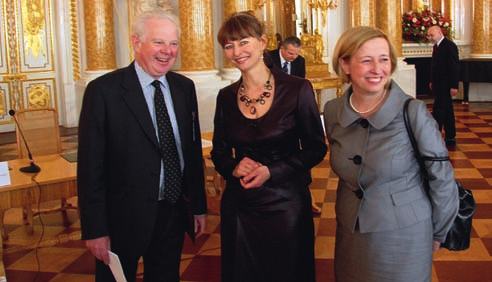 lewej: Lord Justice Thomas Przewodniczący