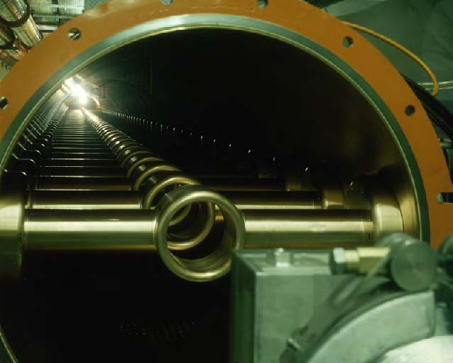 przyspieszania protonów Fermilab, USA CERN,