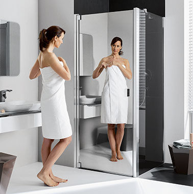 Szkło lustrzane Sprytne rozwiązanie: wykorzystajcie Waszą kabinę prysznicową jako lustro.