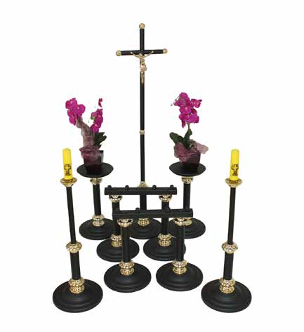 Wyposażenie domu pogrzebowego, kaplicy Kaplica nr. 10 W skład kompletu nr. 10 wchodzą: - dwa świeczniki - dwie podstawy do kwiatów - krzyż - katafalk W skład kompletu nr.