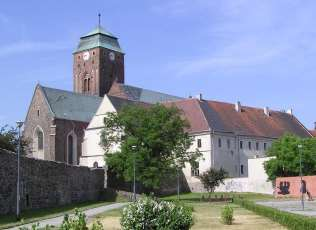 Do zabytków o najwyższym znaczeniu w powiecie żagańskim należy kompleks dawnego klasztoru augustianów w Żaganiu, który na wniosek proboszcza parafii i Stowarzyszenia Akademii Rozwoju