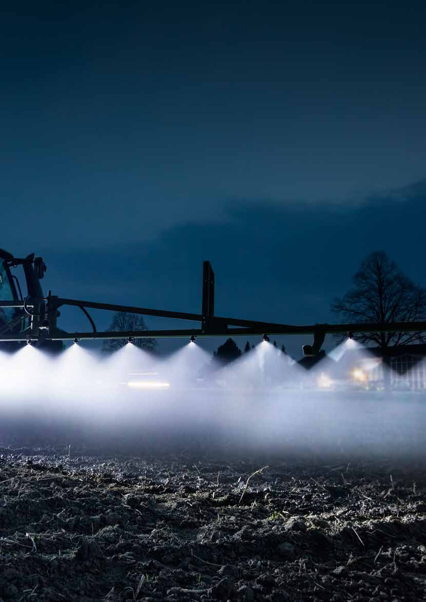 15 Pojazdy dla rolnictwa i leśnictwa Szczególnie w rolnictwie zastosowanie efektywnych reflektorów roboczych może wyraźnie zwiększyć produktywność.