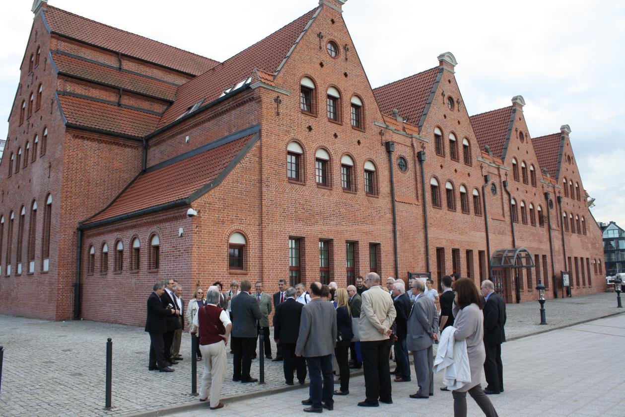 Następnie odbyły się kolejne trzy Sesje. W godzinach 16:15-17:15 trwało zebranie Centralnej Komisji Historycznej SEP i Komitetu Naukowego I SHE.