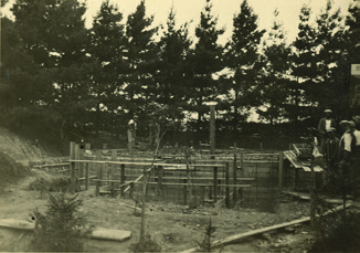 wodociągów na skutek braku środków finansowych. W okresie okupacji, w latach 1940-1944 okupant rozmieścił rurociąg z rur ocynkowanych (ul. Zegadłowicza boczna, ul. Pułaskiego, ul. Podgórska, ul.