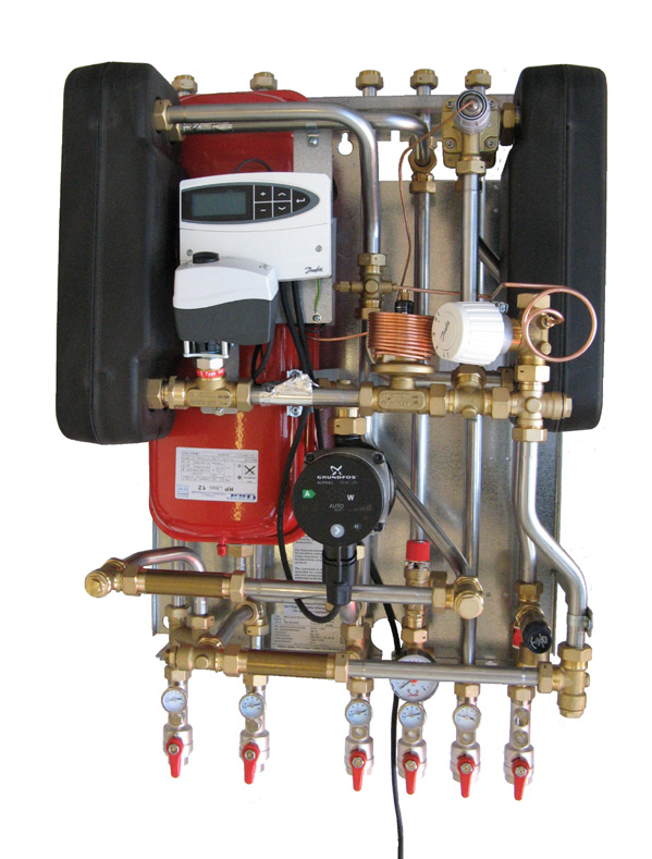 2.3 Akva Lux II VX (ECL 110) 1 obieg CO i przepływowy podgrzewacz ciepłej wody użytkowej 1 Płytowy wymiennik ciepła CO, izolowany 2 Płytowy wymiennik ciepła CWU, izolowany 4 Regulator różnicy ciśnień