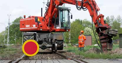 Używanie maszyn Podczas prac z użyciem żurawia, koparki lub ładowarki w odległości mniejszej niż 4,0 metry od najbliższego elementu infrastruktury znajdującego się pod napięciem, obecna musi być