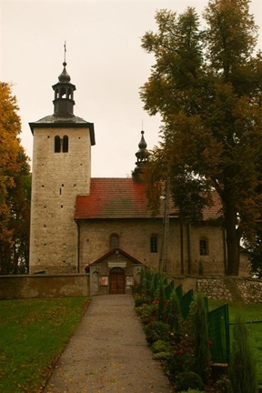 Klasztor wspiera odbudowę państwa i Kościoła po reakcji pogańskiej i najeździe czeskim. Pierwszy opat tyniecki - Aron - zostaje biskupem krakowskim.