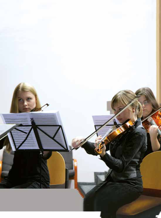 Orkiestra Od 2007 roku Warszawski Uniwersytet Medyczny, jako jedyna medyczna uczelnia wyższa, posiada własną orkiestrę, utworzoną z inicjatywy ówczesnej studentki I Wydziału Lekarskiego Marty Dudek.