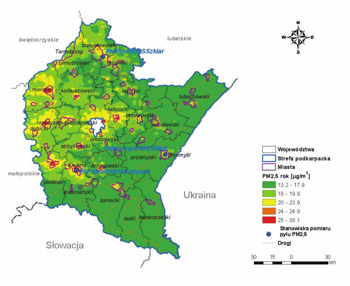 Rys. 2.3.11. Rozmieszczenie stężeń średniorocznych pyłu PM2,5 z emisji całkowitej w strefie podkarpackiej w 211 r.