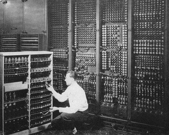 ENIAC 1946 30 ton 70 000 oporników 10 000 kondensatorów