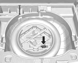 Dojazdowe koło zapasowe Założenie dojazdowego koła zapasowego może zmienić właściwości jezdne samochodu. Po naprawieniu opony należy niezwłocznie zamontować koło standardowe.
