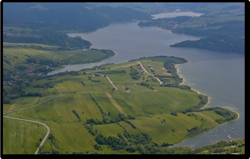 52), Beskid Sądecki (513.54), Kotlina Orawsko Nowotarska (514.11) Pieniny (514.12), Pogórze Spisko Gubałowskie (514.13), przechodzące w słowackie pasmo Magury Spiskiej. Rysunek 1.