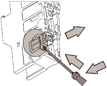 Włożyć śrubokręt w otwór pod mechanizmem blokującym (koniec śrubokręta jest na języczku mechanizmu blokującego). 2. Nacisnąć śrubokręt w dół do wyciągnięcia mechanizmu blokującego z modułu zacisków.