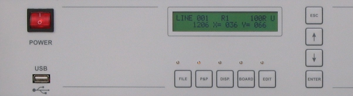 Manipulator montażowy MM600 9 3. INTERFACE OPERATOR - MASZYNA Komunikacja operatora z urządzeniem odbywa się z wykorzystaniem pulpitu operatorskiego (wyświetlacz LCD 24 x 2, klawiatura) i myszki.