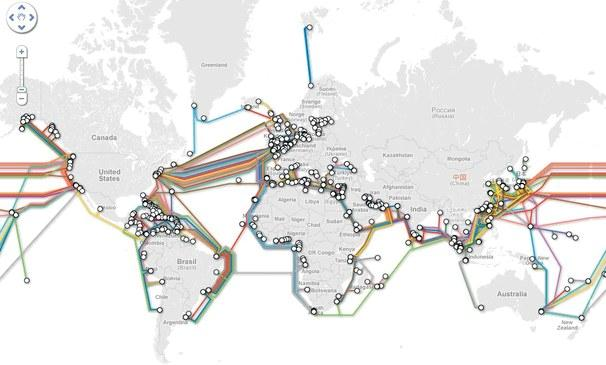 CHIP.PL LIPIEC 2013 Mapa podwodnych kabli: szkielet internetu Globalną sieć tworzą 244 podmorskie kable, które oplatają cały świat i łączą wszystkie kontynenty.