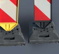 Posts U21 can be used for marking temporary lane narrowing or division