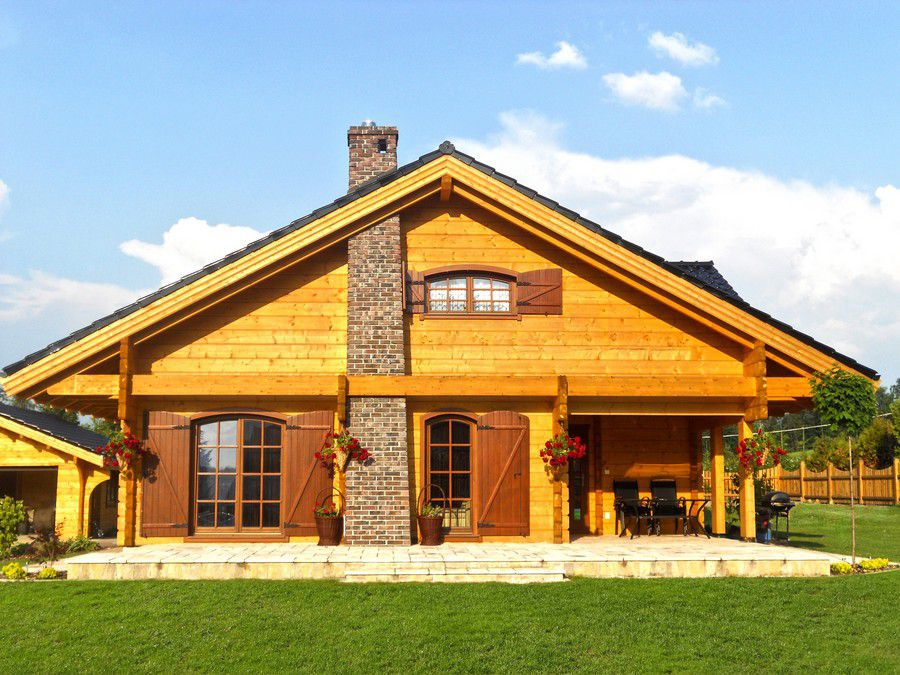 Co wyróżnia firmę Drewnex? Wysokiej jakości starannie segregowane, suszone komorowo i czterostronnie strugane drewno to dla Drewnexu podstawa solidnego domu.