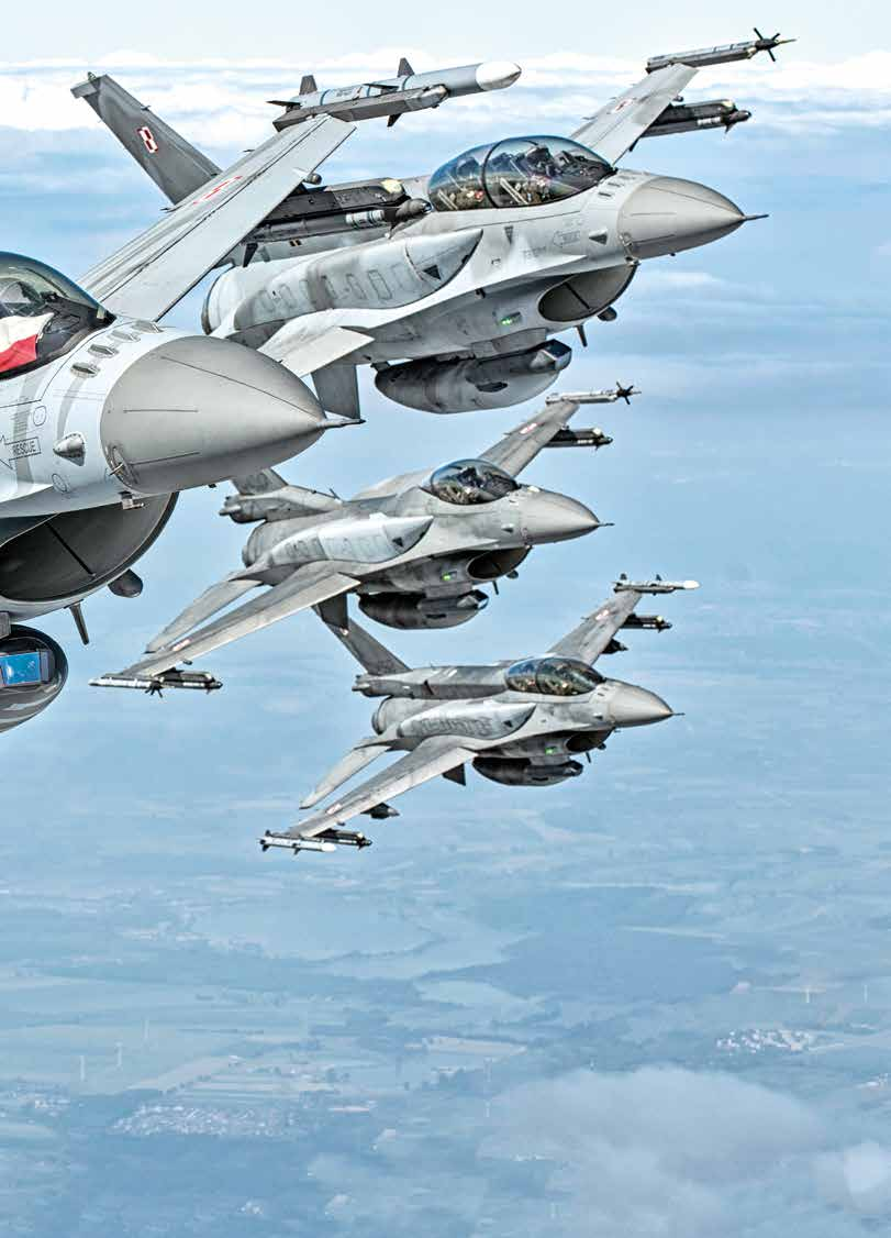 SZKOLENIE + Ponieważ F-16 jest nowoczesną pod względem technologicznym platformą bojową eksploatowaną przez polskie siły