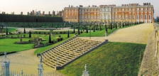 1. Hampton Court, widok na ogród od strony południowej po