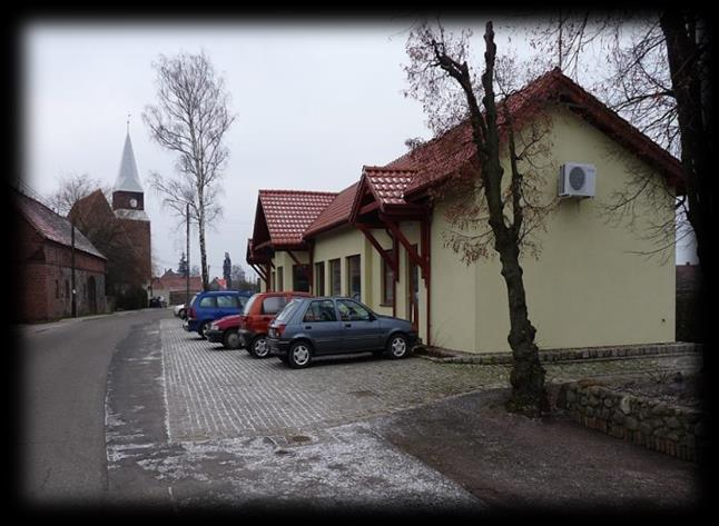 do pobliskiego kościoła katolickiego.