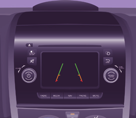 KAMERA COFANIA Jeżeli samochód jest w nią wyposażony, kamera zamocowana jest z tyłu, na poziomie trzeciego światła stop. Przekazuje ona widok na ekran umieszczony w kabinie.