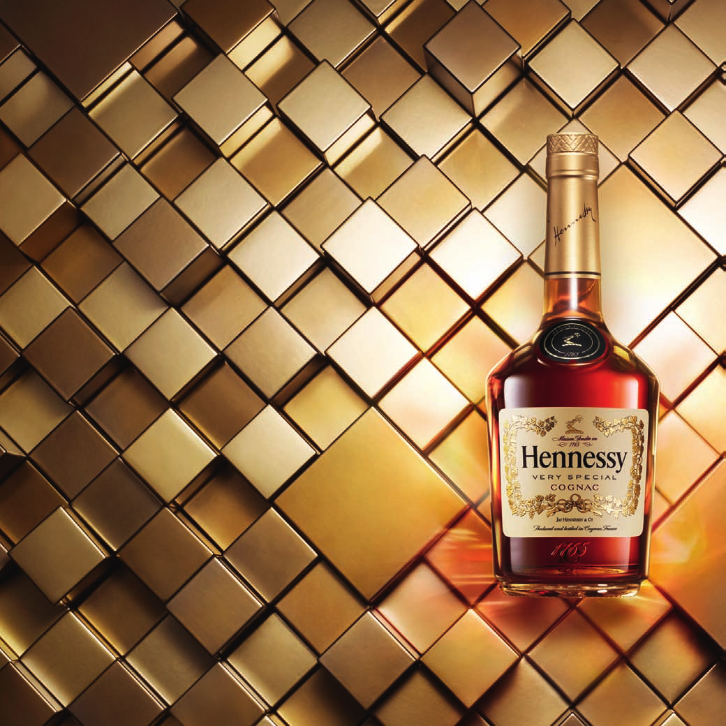 KONIAK Nr 1 NA ŚWIECIE Ponadczasowa, pełna energii kompozycja sprawia, że właśnie Hennessy Very Special jest najpopularniejszym i najczęściej kupowanym koniakiem na świecie.